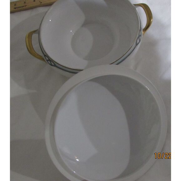 Meito China serving pieces covered dish and gravy boat with under plate Helena - Picture 6 of 9